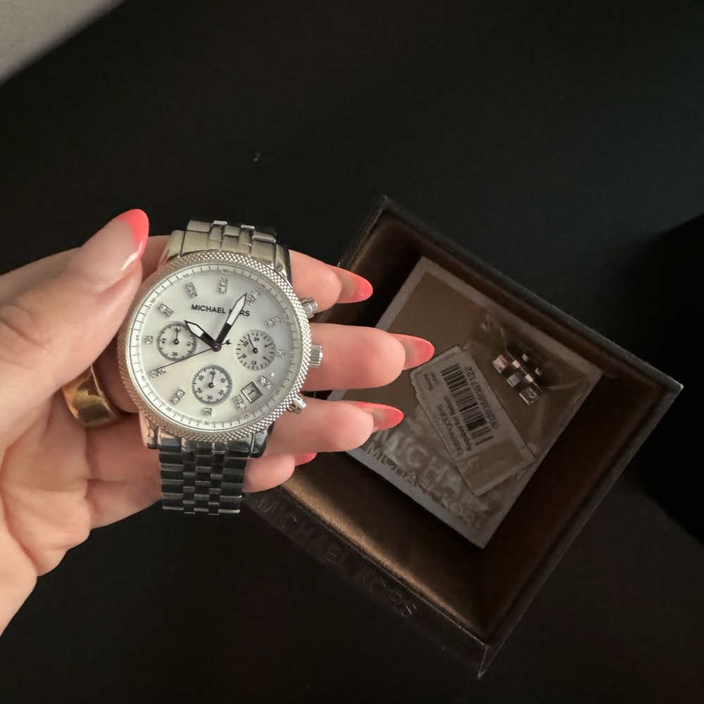 Michael Kors Watch - Picture 5 of 5
